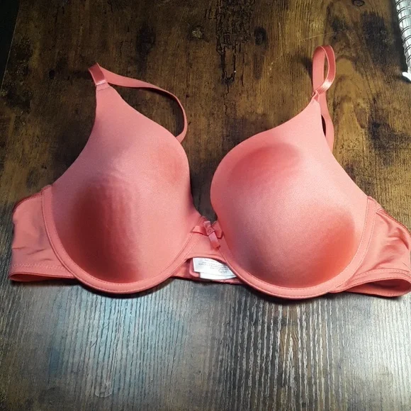 NWOT Secret Treasures 40C Coral Beautiful Padded underwire Gorgeous Bra - Picture 14 of 14